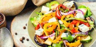 Insalata di verdure e formaggio nulla di più sano e leggero a cena, prenderai tutti per la gola