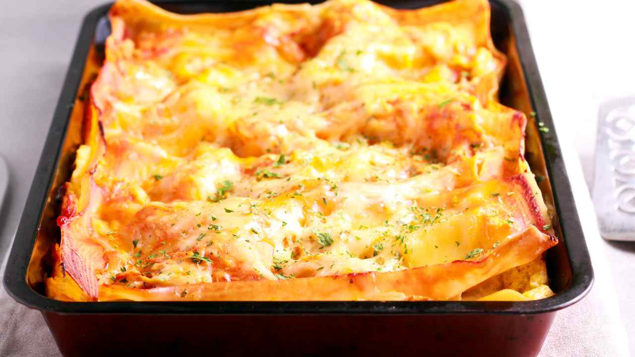 Lasagne di zucchine, lo sformato di asta che sorprende sempre tutti, molto più easy e leggero  --- (Fonte immagine: https://www.ricettasprint.it/wp-content/uploads/2023/09/Lasagne-di-zucchine-lo-sformato-di-asta-che-sorprende-sempre-tutti-molto-piu-easy-e-leggero.jpg)