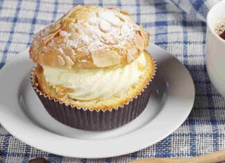 Muffin al latte con crema alle mandorle per un buongiorno speciale e inaspettato, un tripudio di golosità