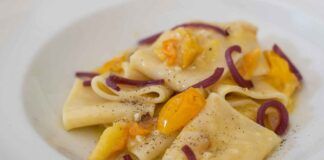 Paccheri pepati con pomodorini gialli in 10 minuti servirai un pranzo sublime a prova di chef