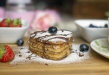 Pancake ripieni alla crema: affonda i denti in un cremoso mix di delicata bontà! Pancake ripieni alla crema 26092023 ricettasprint