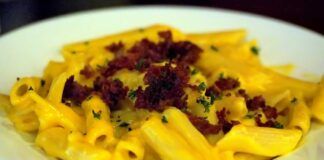 Pasta alla crema di zucca con zafferano e granella di bacon 01102023