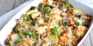 Patate e broccoli la combo perfetta per preparare la cena di stasera, non sporchi nulla, metti tutto in forno