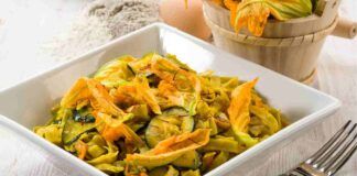 Per ospiti improvvisi prepara le tagliatelle fiori di zucca e zucchine un tripudio di bontà, lascerai tutti di stucco