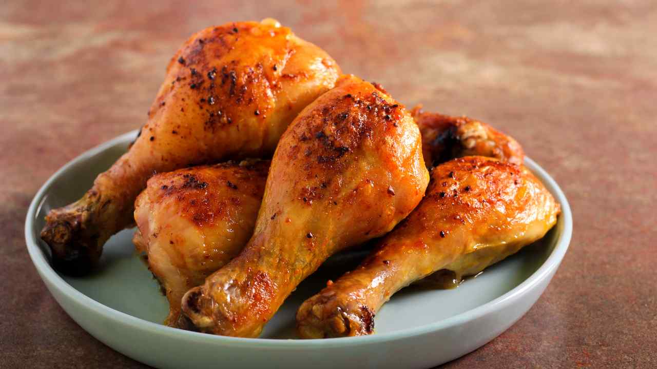 Pollo al forno senza olio, il trucchetto dei migliori cuochi al mondo, sul pollo non lo dovete mai mettere 