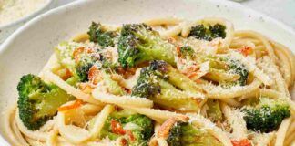 Spaghetti broccoli e mandorle in 10 minuti prepari un pranzetto da leccarsi baffi e controbaffi