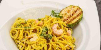 Spaghetti gamberetti e zucchine ti svelo il segreto dello chef per farli cremosi e goduriosi