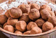 Tartufini al cioccolato, le praline a cui nessuno sa resistere, una tira l'altra