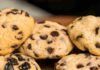 Ti basterà un cucchiaio per preparare questi gustosi biscotti con gocce di cioccolato, la ricetta ideale per i principianti