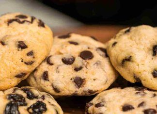 Ti basterà un cucchiaio per preparare questi gustosi biscotti con gocce di cioccolato, la ricetta ideale per i principianti