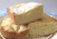 Torta 7 vasetti al cocco: uno dei dolci più golosi al mondo da servire con una pallina di gelato Torta 7 vasetti al cocco uno dei dolci più golosi al mondo da servire con una pallina di gelato