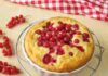 Torta di albumi e ribes leggera, soffice e profumata, la mangerai tutti i giorni, ti tornerà subito il buon umore