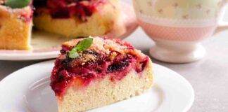 Torta rovesciata alle susine di gran effetto scenografico, questa si che sarà una goduria per gli occhi e il palato