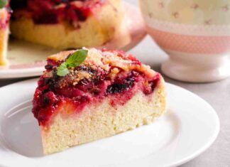 Torta rovesciata alle susine di gran effetto scenografico, questa si che sarà una goduria per gli occhi e il palato
