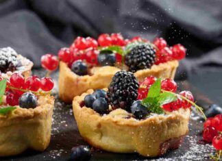 Tortine ai frutti di bosco non si può immaginare il ripieno, irresistibile e godurioso! Credimi finiranno in un battibaleno