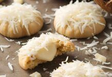 Biscotti al cocco con cioccolato bianco: un peccato di gola irresistibile Biscotti al cocco e cioccolato bianco - RicettaSprint