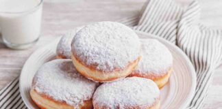 Bomboloni ripieni di confettura la ricetta senza lievitazione e soprattutto leggera, non friggi nulla