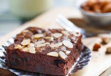 Brownies al cioccolato e mandorle: cosa vuoi di più, perfetti non solo a colazione, pensa alla merenda dei piccoli a scuola! Brownies al cioccolato e mandorle cosa vuoi di più, perfetti non solo a colazione, pensa alla merenda dei piccoli a scuola!