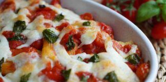 Caprese avanzata Condisci la pasta e metti in forno, sforni una ghiottoneria da far venire l'acquolina in bocca a tutti