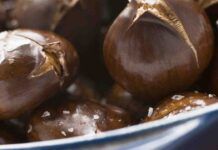Castagne alla brace senza brace, ecco il trucchetto per farle croccanti fuori e morbide dentro