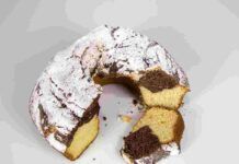 Ciambellone al latte caldo variegato