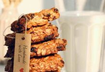 Prepara i biscotti senza uova e farina: i Cookies uvetta e cereali misti, li mangi senza sentirti in colpa Cookies uvetta e cereali misti 12102023 ricettasprint