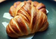 Cornetti veloci di sfoglia con crema di nocciole 18102023 ricettasprint