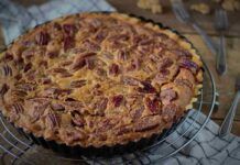 Crostata alla crema di castagne e noci pecan: una delizia che profuma di autunno! Crostata alla crema di castagne e noci pecan 16102023 ricettasprint