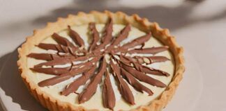 Crostata alla crema di cioccolato bianco e nutella: un tripudio di dolcezza che farà impazzire tutti ricettasprint.it