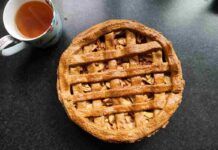 Crostata di zucca mele e noci: la torta pazzesca dell’autunno che conquista grandi e piccini Crostata di zucca mele e noci: la torta pazzesca dell'autunno che conquista grandi e piccini ricettasprint.it