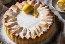 Crostata ripiena con crema di limone senza lattosio: leggera e delicata, dolce perfetto per la domenica Crostata ripiena con crema di limone senza lattosio ricettasprint
