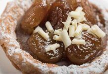 Crostatina con castagne e riccioli di cioccolato bianco non si riesce a descrivere tanta bontà