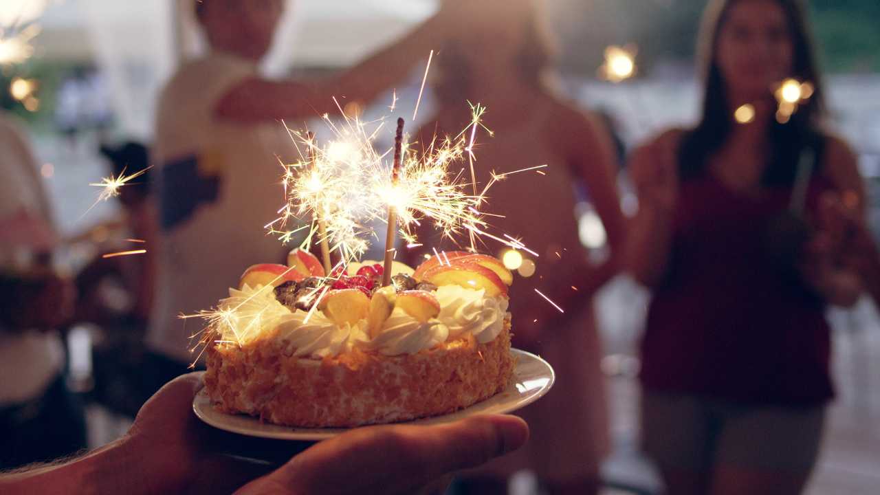 Festa di compleanno che dilemma: chi paga la cena, il festeggiato o gli  invitati? 