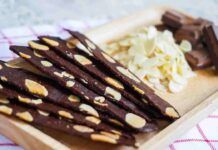 Biscotti mandorle e cioccolato - RicettaSprint