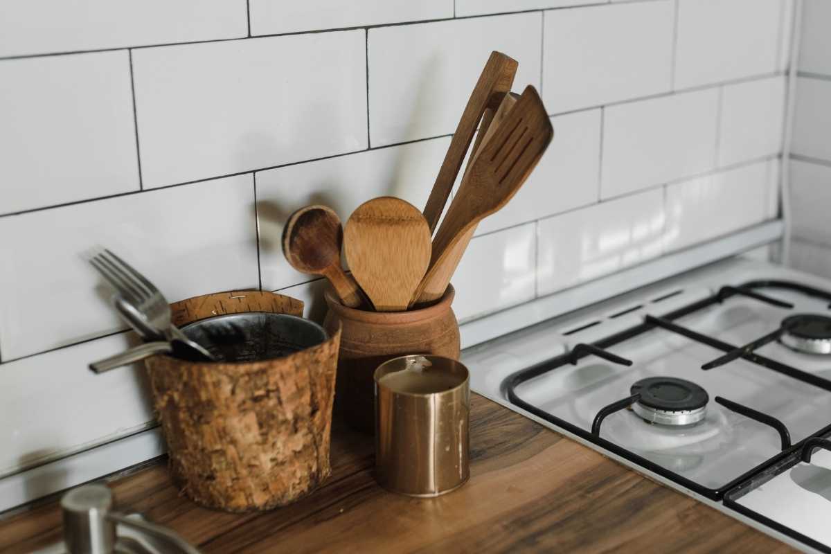 Mestoli di legno in cucina sono stati banditi, tu ancora li