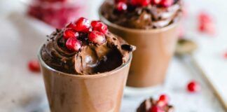 Mousse yogurt e cioccolato 3 ingredienti il dessert dopo cena che puoi prepararlo all'ultimo minuto