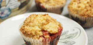 Muffin con banana e mela grattugiata, farciscili con la marmellata per una colazione light ricettasprint.it