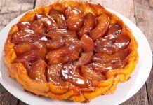 Non è la classica torta di mele, prova questa ricetta nata per errore che di certo non ti deluderà