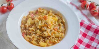 Pasta e patate della nonna la prepariamo in modo speciale, aggiungiamo un semplice ingrediente, che non è la provola, e conquisterai tutti