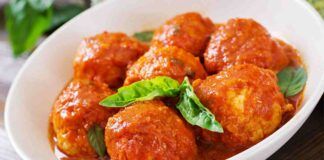 Polpette al pomodoro senza carne si cucinano in poco tempo, perfette da gustare anche a cena i piccoli ne andranno ghiotti