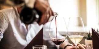 Conto al ristorante perché dobbiamo pagarlo, la sua storia è antica
