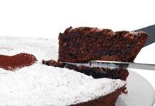 Prova questa variante della torta caprese, ha una consistenza morbida ed è più leggera