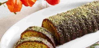 Rotolo alla zucca ti conquisterà la glassa al cioccolato e la granella di pistacchi, la tua merenda sarà differente