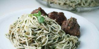 Spaghetti con pesto e polpettine alle olive nere 15102023 ricettasprint