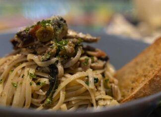 Spaghetti gratinati con olive taggiasche e acciughe 02102023 ricettasprint