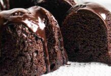 Torta di cioccolato, all’acqua senza niente contiene poche calorie zero grassi ma in tutto ciò è buonissima! Torta al cioccolato all'acqua - RicettaSprint