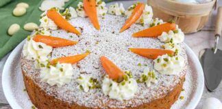Torta carotina al pistacchio e gocce di cioccolato, il grazioso e salutare dessert della domenica ricettasprint.it