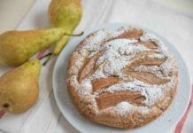 Chi dice che a dieta non si possono mangiare dolci? Questo ha pochissime calorie, ma ti regalerà un piacere immenso torta soffice integrale ricotta e pere ricettasprint