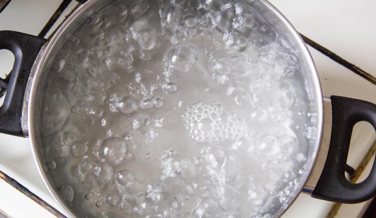 Acqua che bolle pronta per cuocere la pasta fresca Ricettasprint