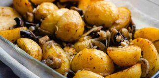 Aggiungi i funghi alle patate al forno un contorno ricco ed esplosivo perfetto per accompagnare qualsiasi secondo piatto